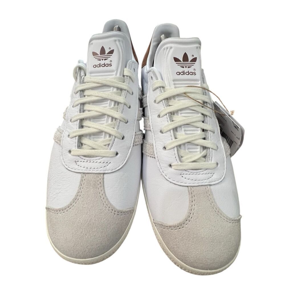NWT and in Box Adidas Originals Gazelle Men’s Athletic Shoe White Sneaker Traine